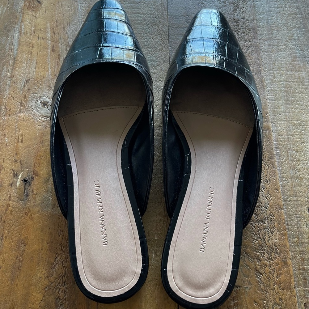 Banana Republic Black Croc-Embossed Pointed Toe Mules